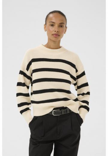 Пуловер в полоску