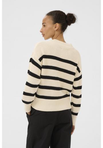 Пуловер в полоску