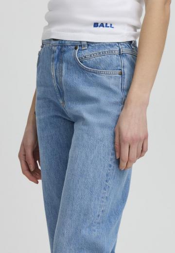 Прямые джинсы