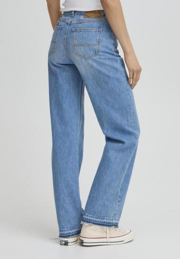 Прямые джинсы