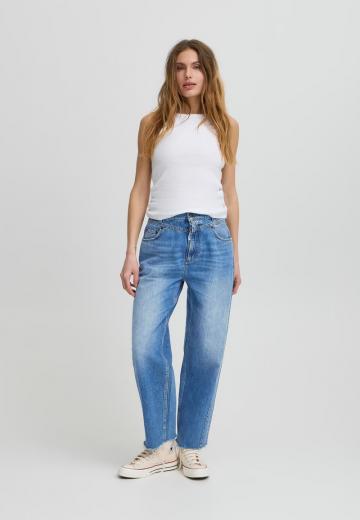 Прямые джинсы