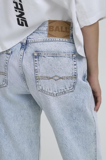 Прямые джинсы