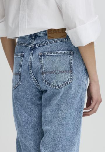 Узкие джинсы