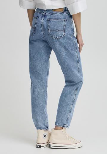 Узкие джинсы