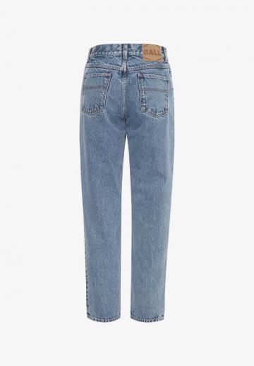 Узкие джинсы