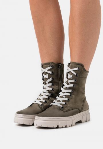 Ботинки на шнуровке