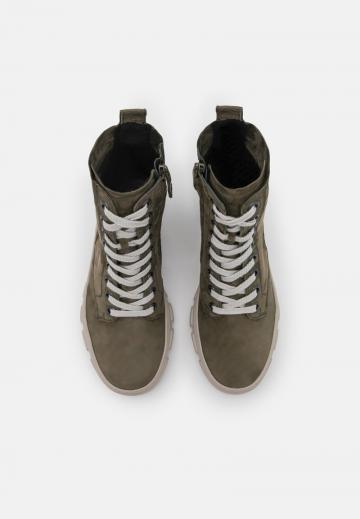 Ботинки на шнуровке