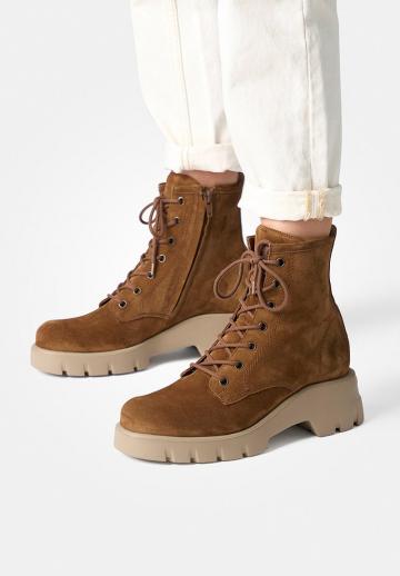Ботинки на шнуровке