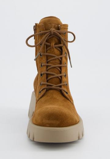 Ботинки на шнуровке