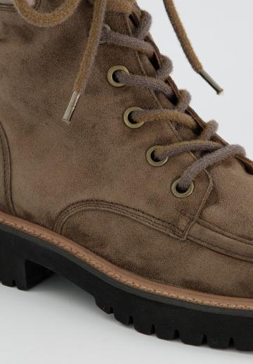 Ботинки на шнуровке