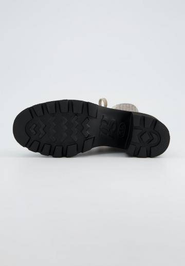 Ботинки на шнуровке