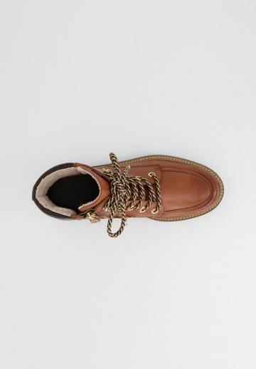 Ботинки на шнуровке