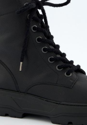 Ботинки на шнуровке