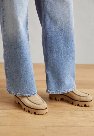 Ботинки на шнуровке