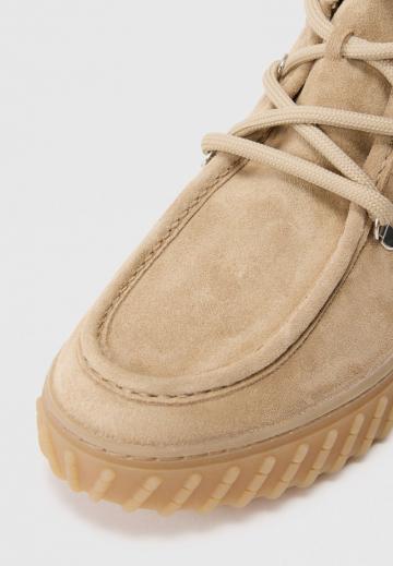 Сапожки на танкетке