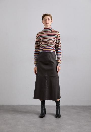 Пуловер в полоску