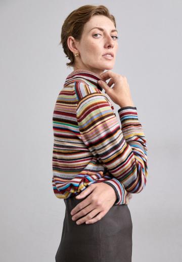 Пуловер в полоску