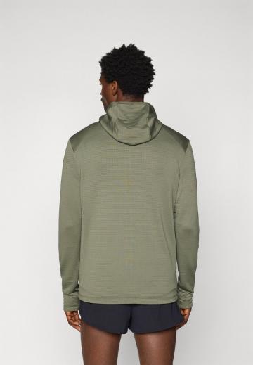 Спортивная кофта