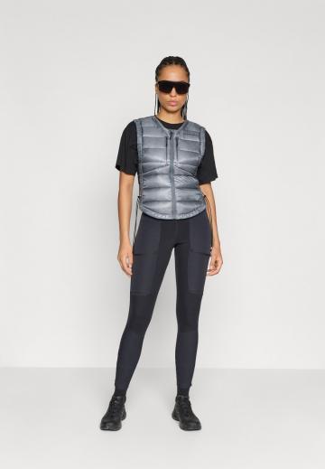 Пуховой жилет