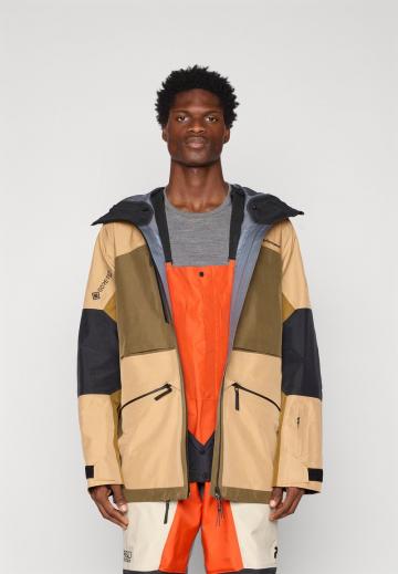 Сноубордическая куртка