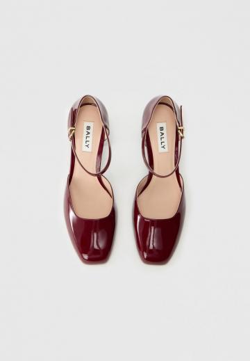 Туфли с ремешком