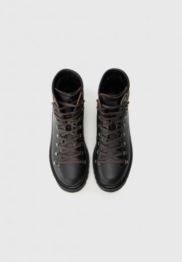 Ботинки на шнуровке