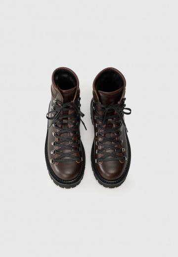 Ботинки на шнуровке