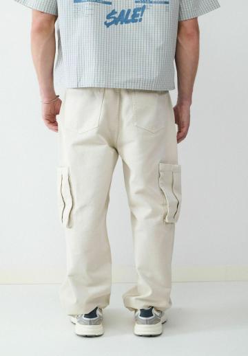 Брюки с накладными карманами
