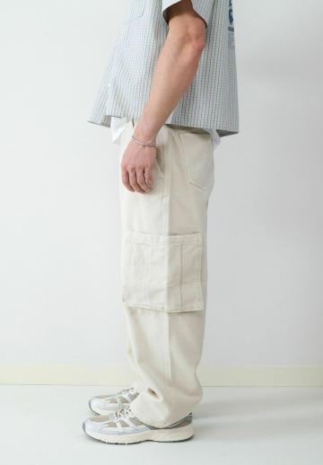 Брюки с накладными карманами