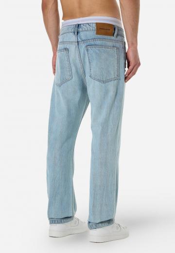 Прямые джинсы