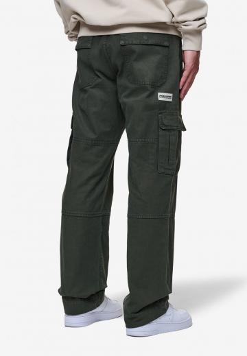 Брюки с накладными карманами