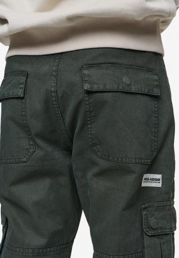 Брюки с накладными карманами