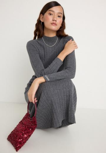 Вязаное платье