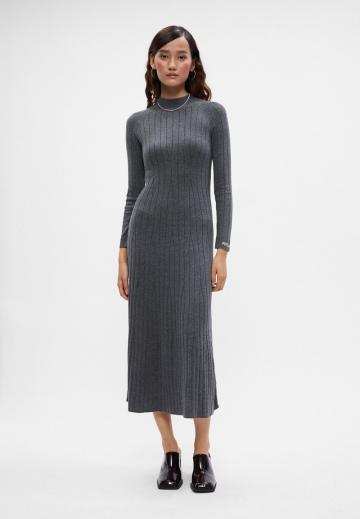 Вязаное платье