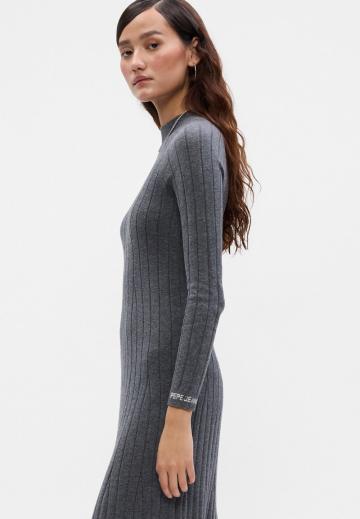 Вязаное платье