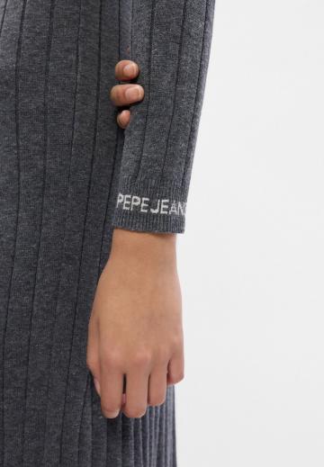 Вязаное платье