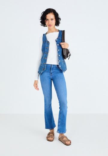 Клешеные джинсы