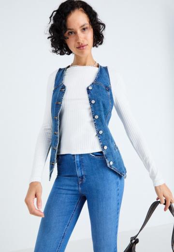 Клешеные джинсы