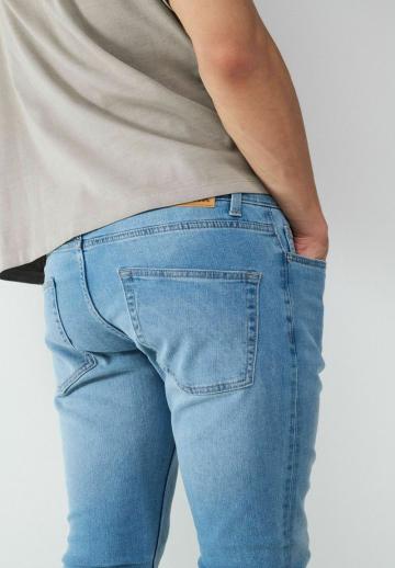 Узкие джинсы