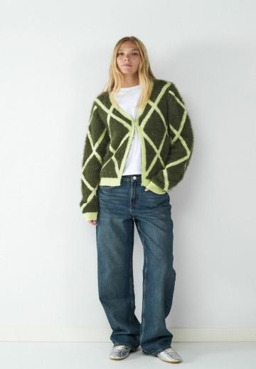 Жаккардовая вязаная кофта