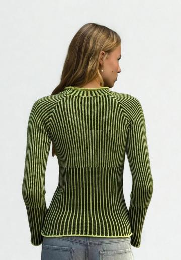 Пуловер в полоску