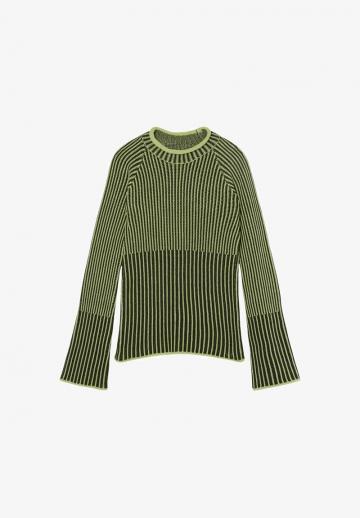 Пуловер в полоску