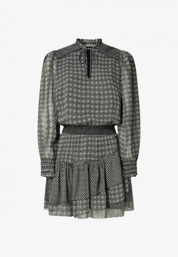 Короткое платье