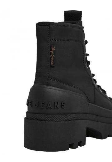 Ботинки на шнуровке