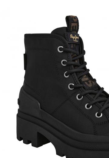 Ботинки на шнуровке