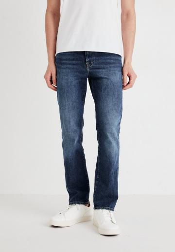 Узкие джинсы