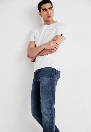 Узкие джинсы