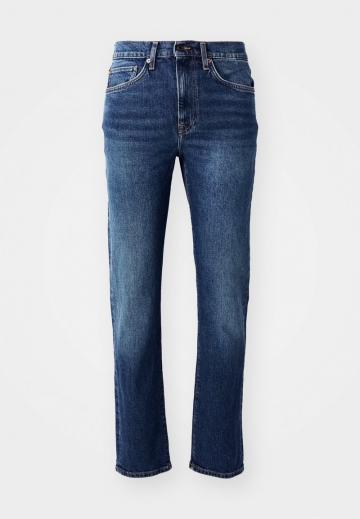 Узкие джинсы