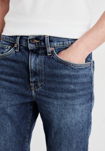 Узкие джинсы