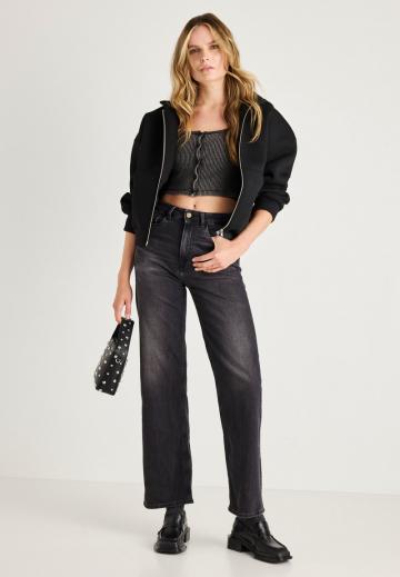 Прямые джинсы